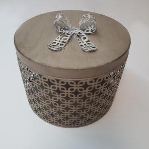 BOITE DE RANGEMENT RONDE EN METAL COULEUR TAUPE 23 X23 X18 X CM